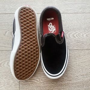 NEW B&W SLIP-ON VANS ✨